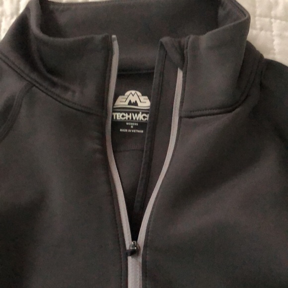 NWOT EMS Charcoal Gray Tech Wick 1/4 Zip Base Layer Top - Picture 7 of 10
